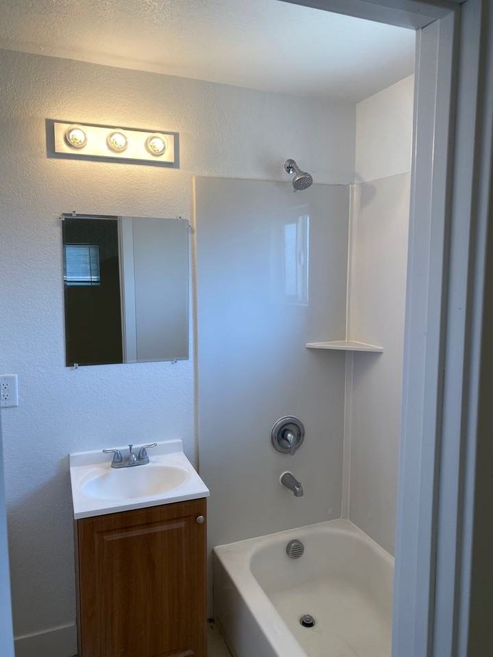 2520 Salt Lake St - Photo 7 of 14