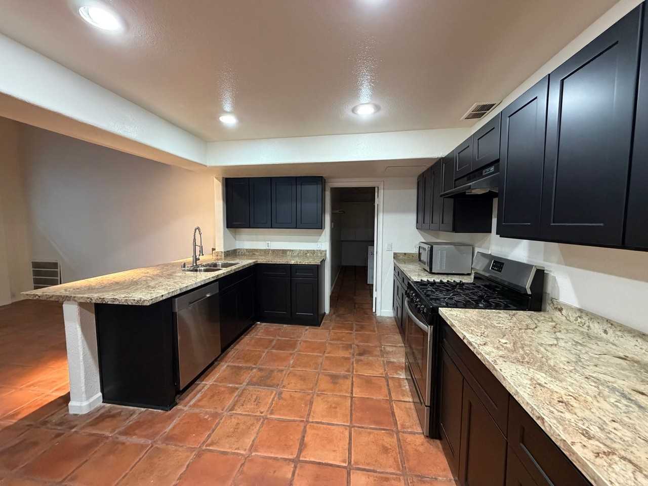 908 Vegas Valley Dr - Photo 3 of 30