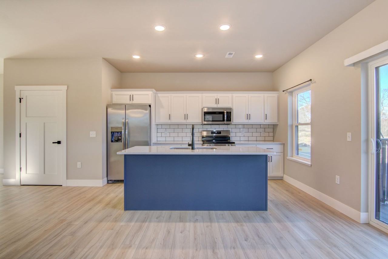 2512 Otter Tail Way - Photo 4 of 32