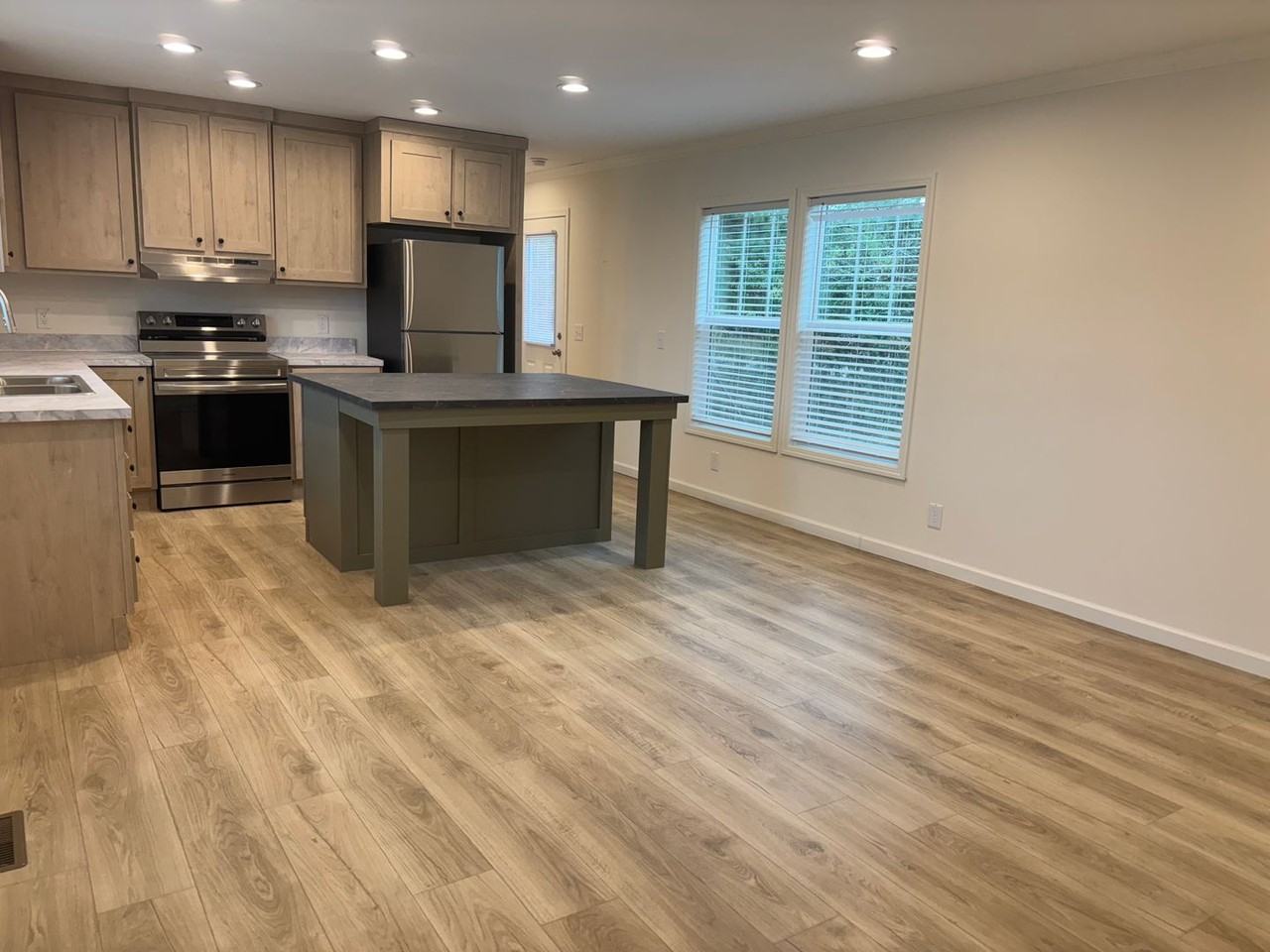 205 Plum Dr - Photo 2 of 13