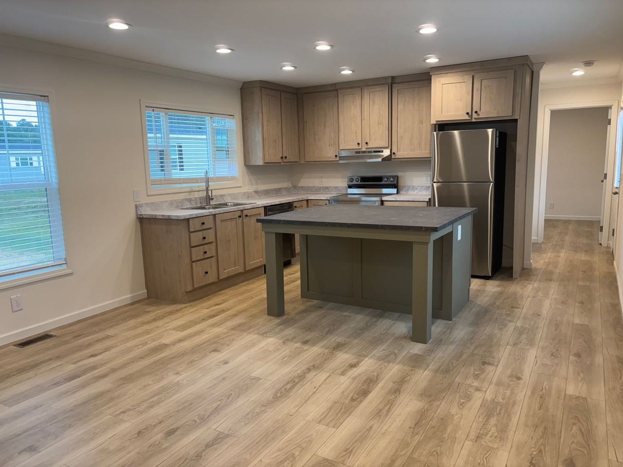 205 Plum Dr - Photo 3 of 13