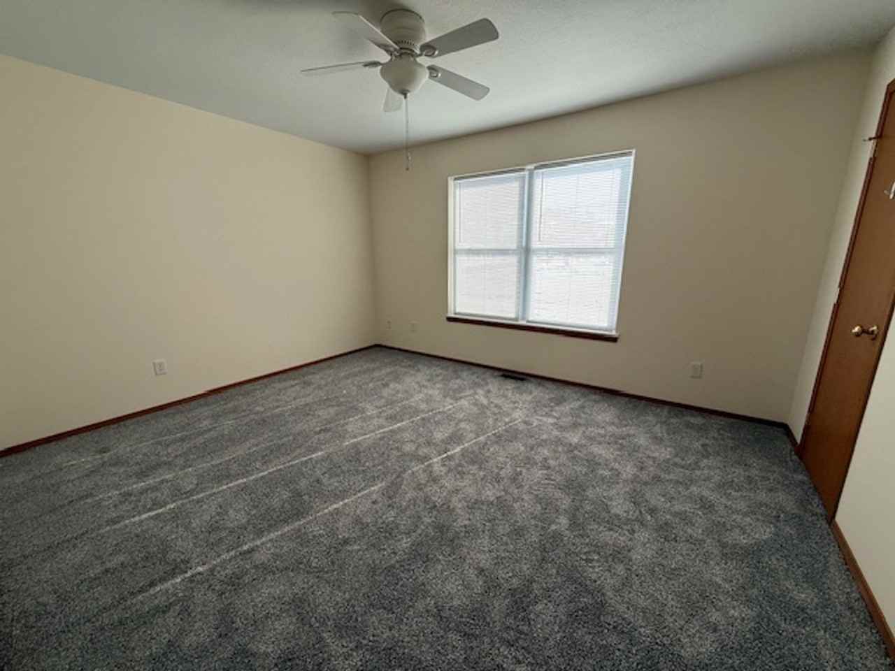 619 E Dodge St #B - Photo 5 of 10