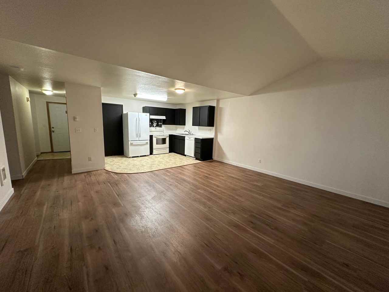 1140 W Vine St - Photo 2 of 9