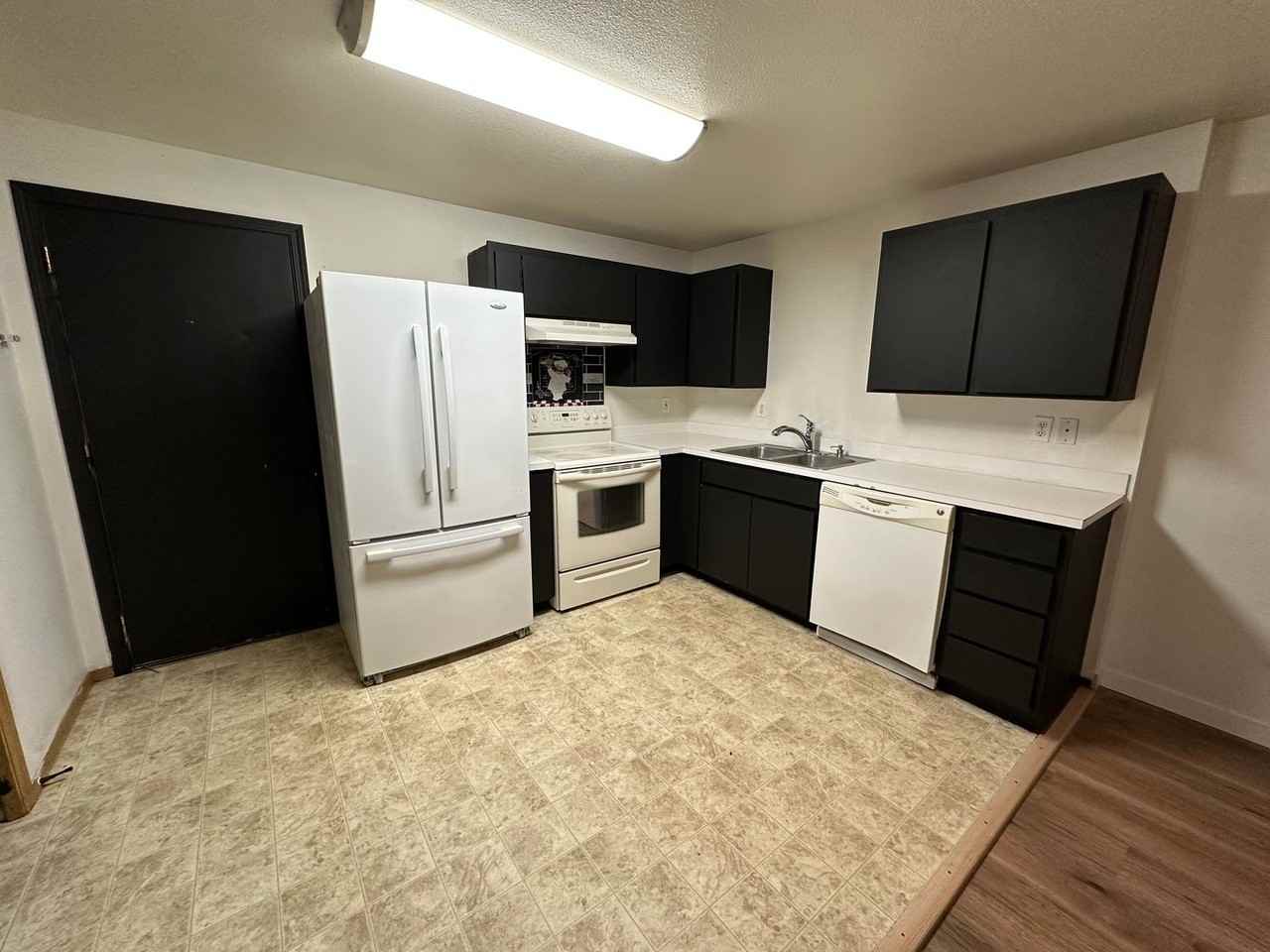 1140 W Vine St - Photo 3 of 9