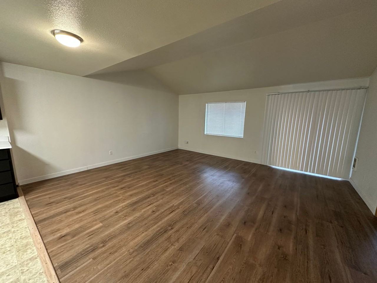 1140 W Vine St - Photo 4 of 9