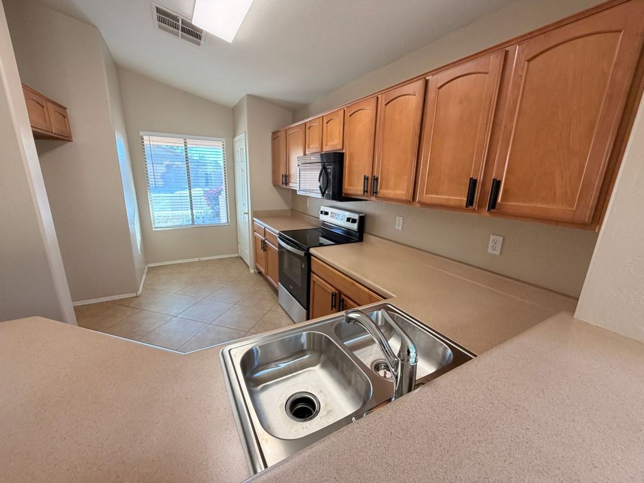 15752 W Yavapai St - Photo 7 of 24