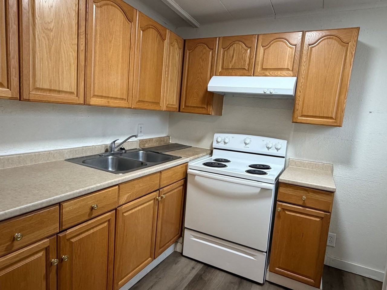 2920 Ne Riverside Ave - Photo 4 of 9