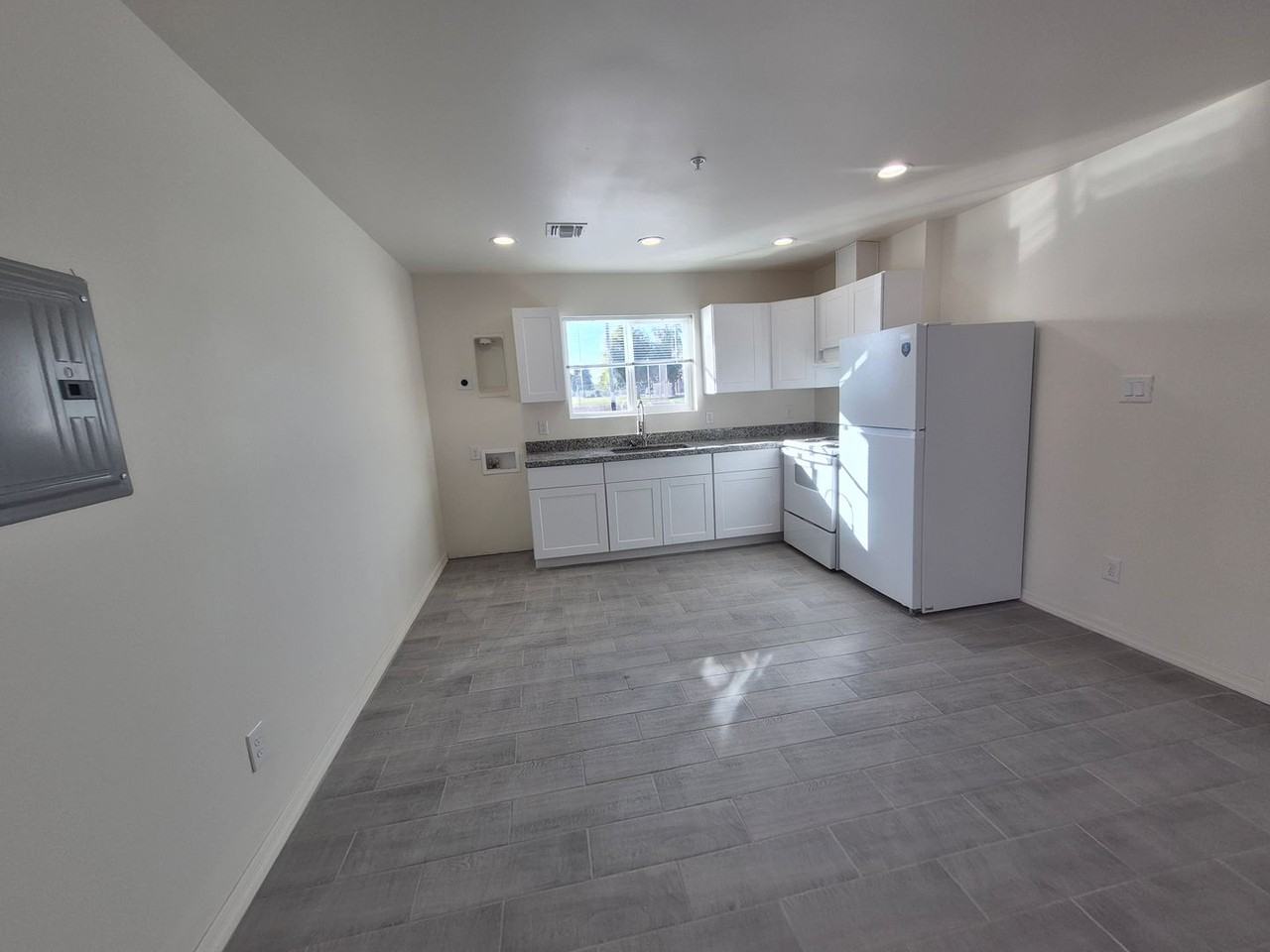 183 N 23rd - Photo 5 of 9