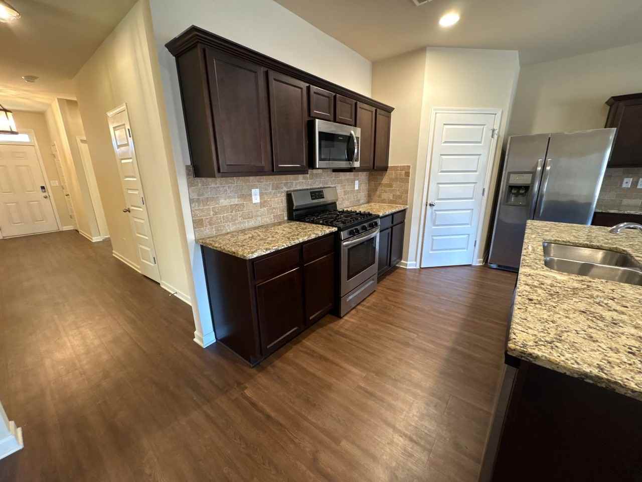 3061 White Gate Loop - Photo 4 of 21