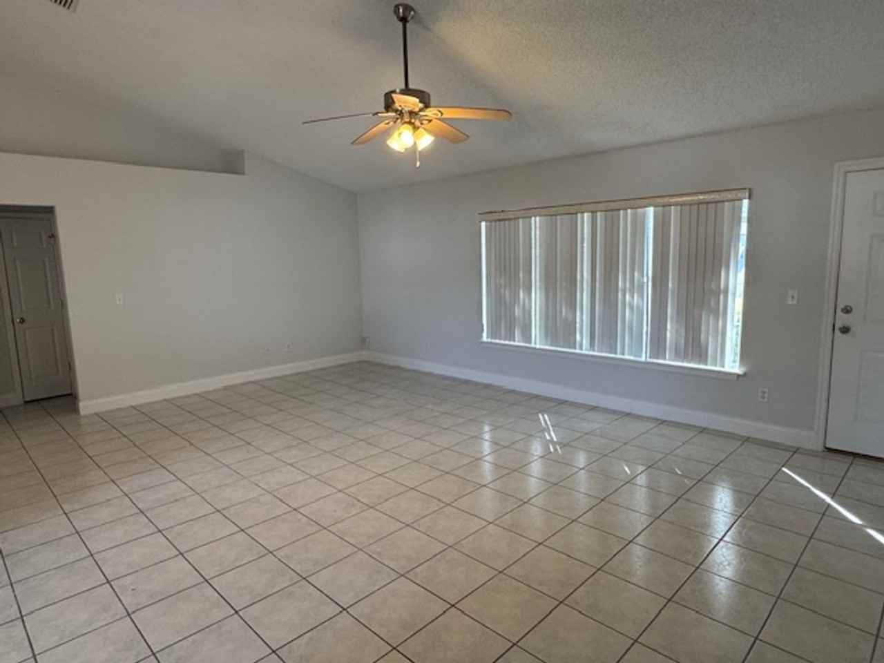 30 Freeland Ln - Photo 4 of 8