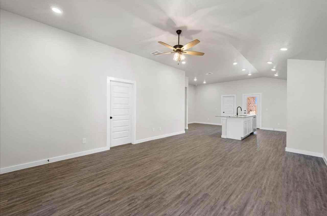 2154 Kokomo Ave - Photo 4 of 11
