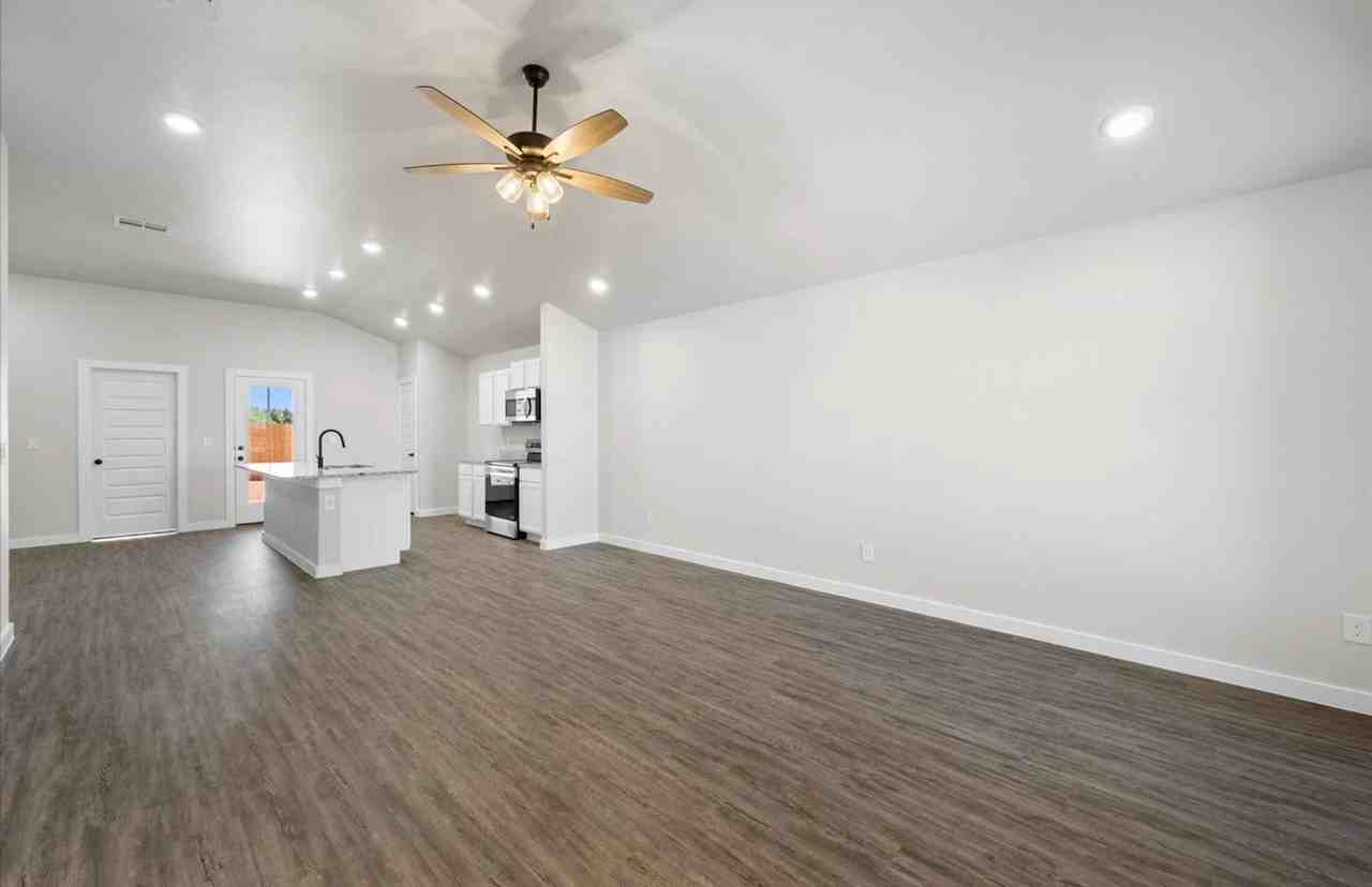 2154 Kokomo Ave - Photo 5 of 11