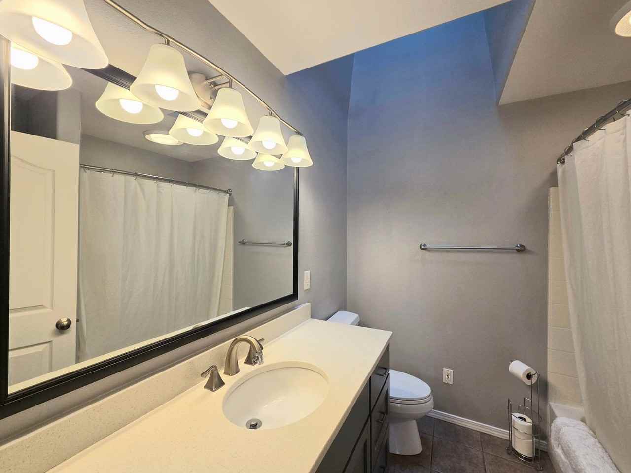 530 S Lynn Ave - Photo 3 of 50