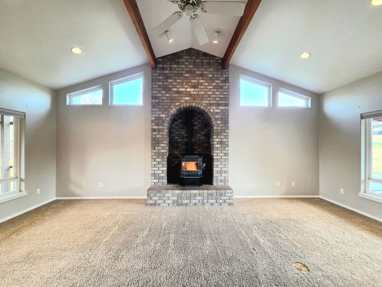 530 S Lynn Ave - Photo 4 of 50