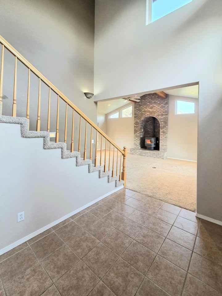 530 S Lynn Ave - Photo 6 of 50