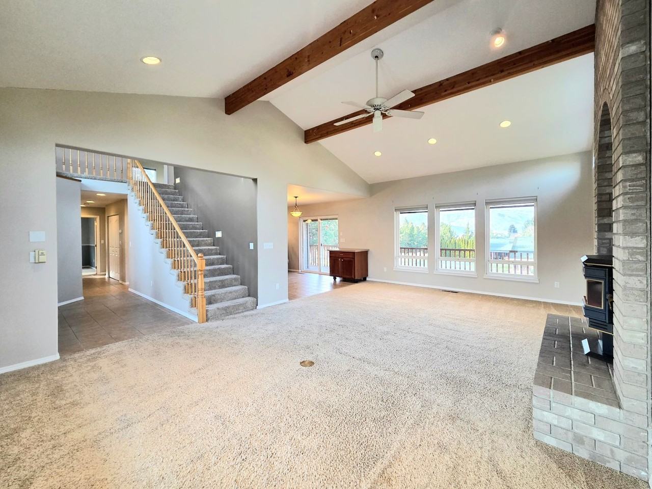 530 S Lynn Ave - Photo 5 of 50