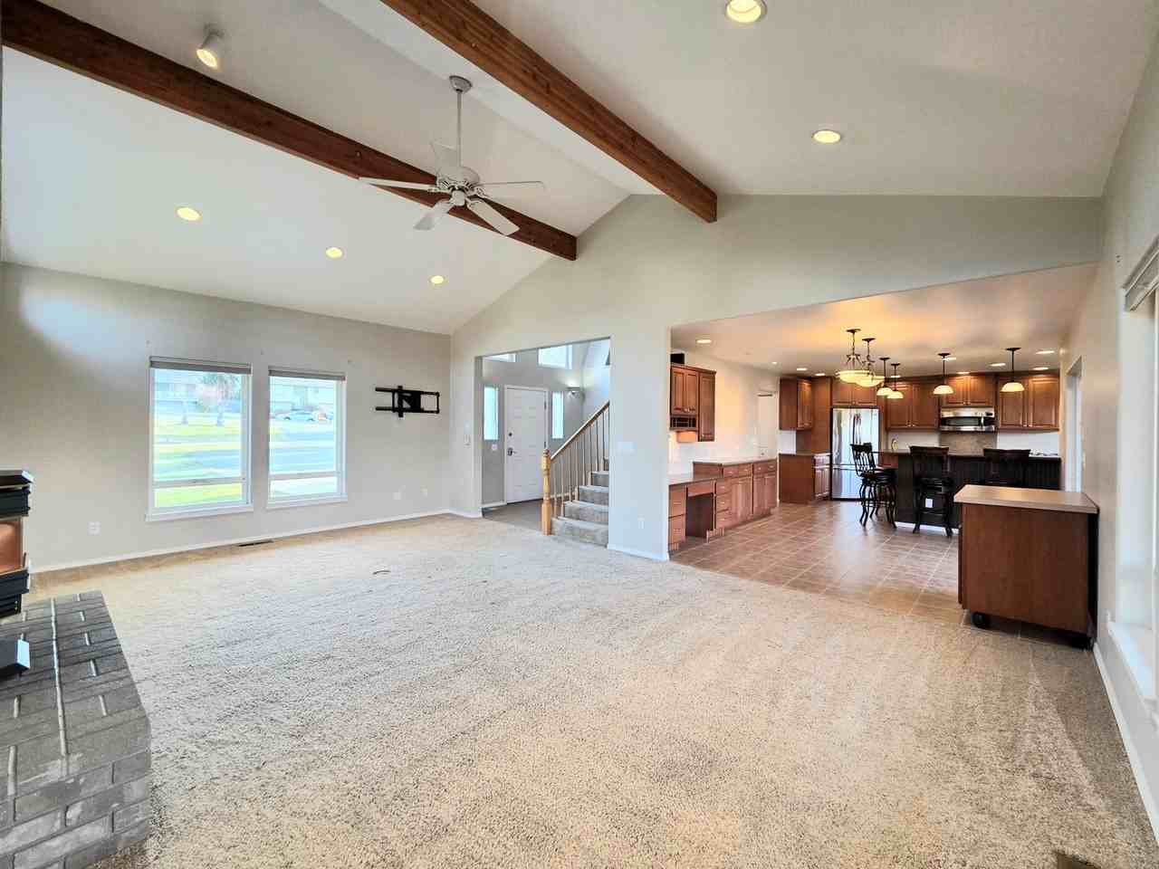 530 S Lynn Ave - Photo 7 of 50