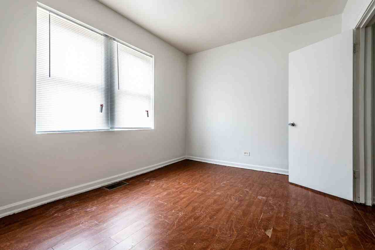 8200 S Clyde Ave Chicago, IL 60617 - Photo 5 of 15