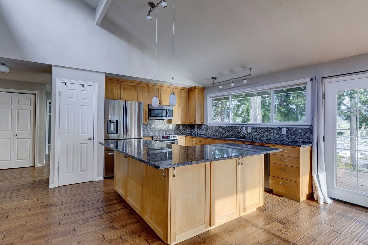 2180 Aurora Ct - Photo 2 of 36