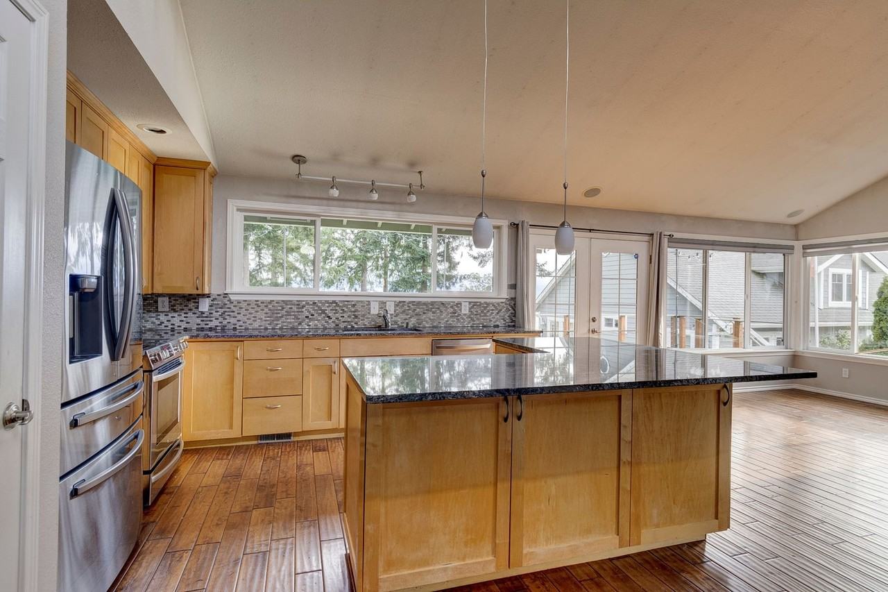 2180 Aurora Ct - Photo 3 of 36