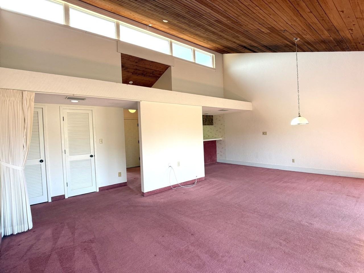 647 Olde Camelot Cir - Photo 5 of 17