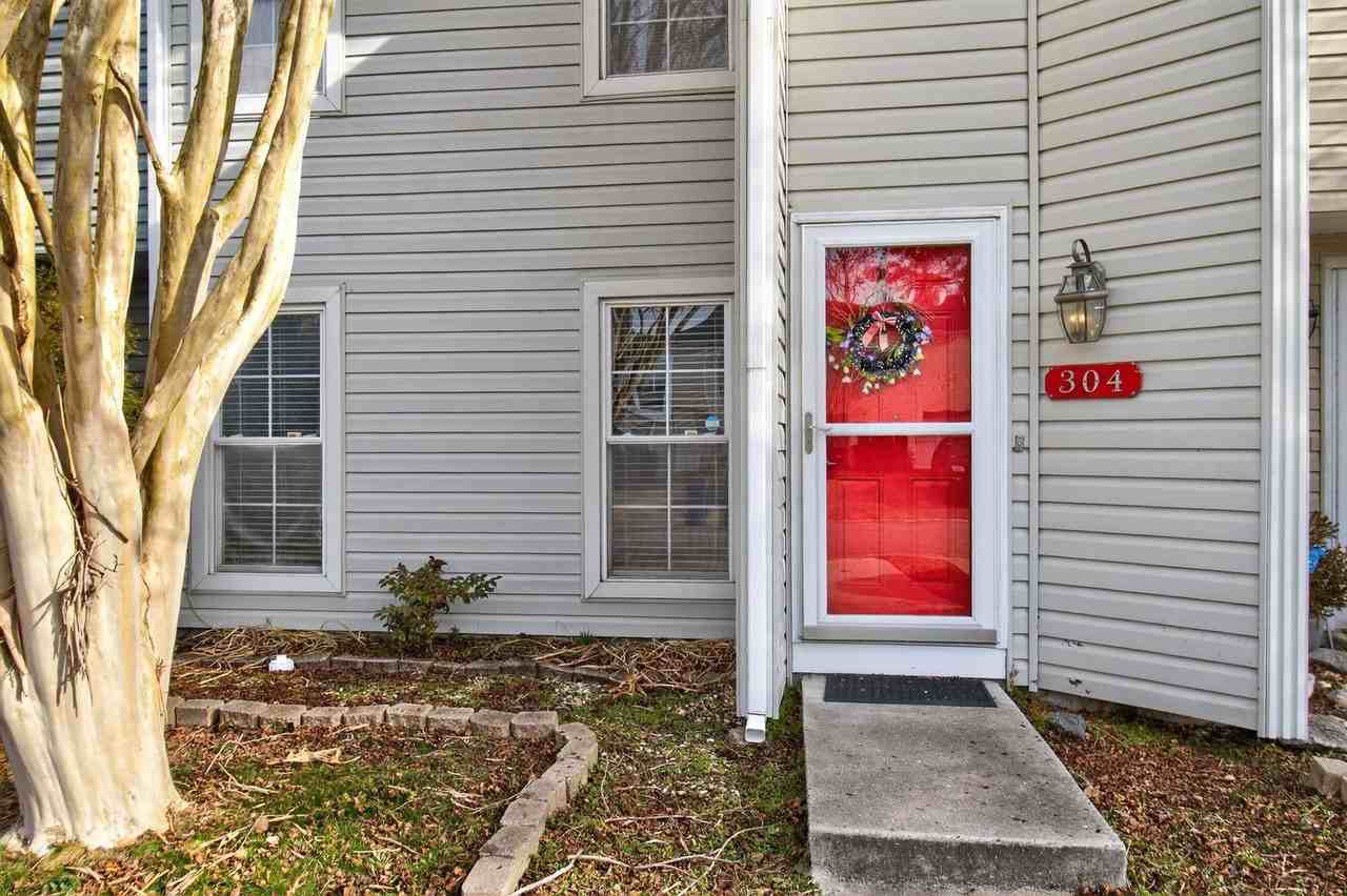 304 Falling Ln - Photo 2 of 29