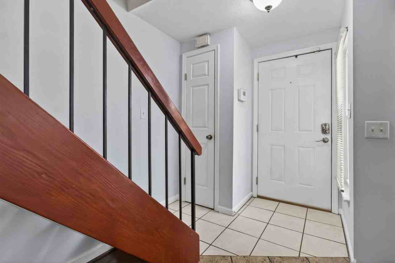 304 Falling Ln - Photo 3 of 29