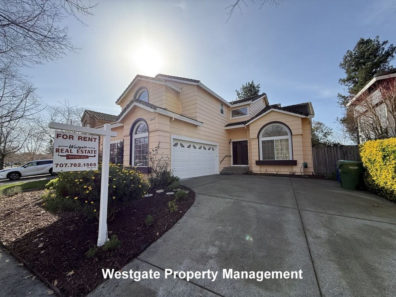 545 Almanor St - Photo 3 of 25