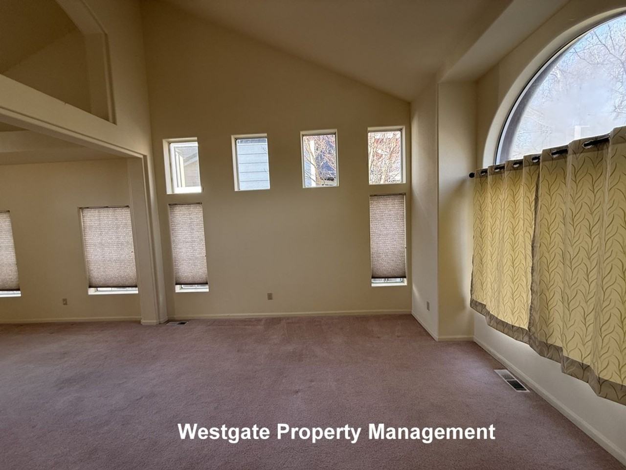 545 Almanor St - Photo 5 of 25