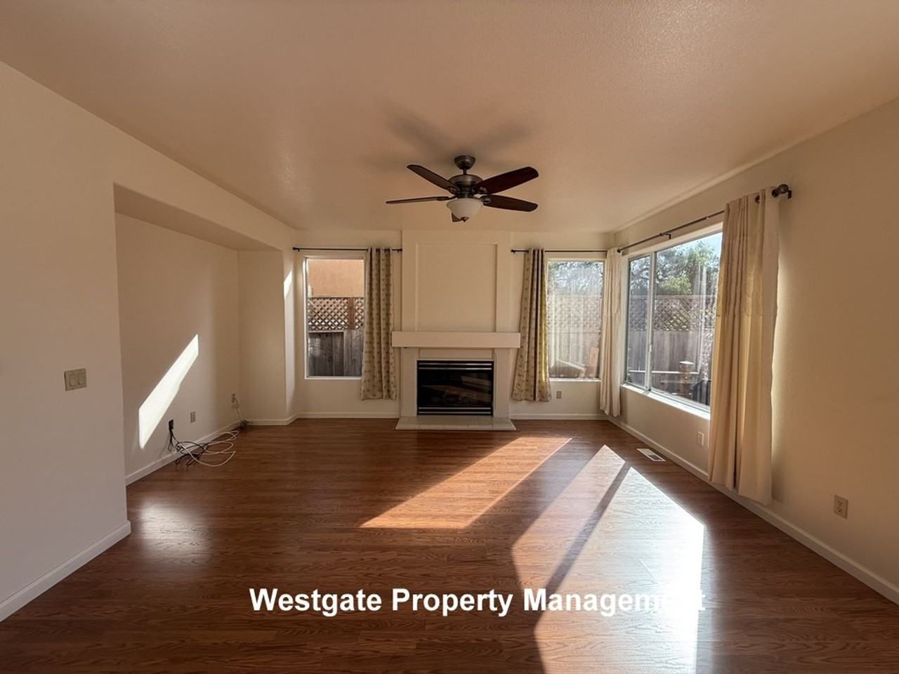 545 Almanor St - Photo 3 of 25