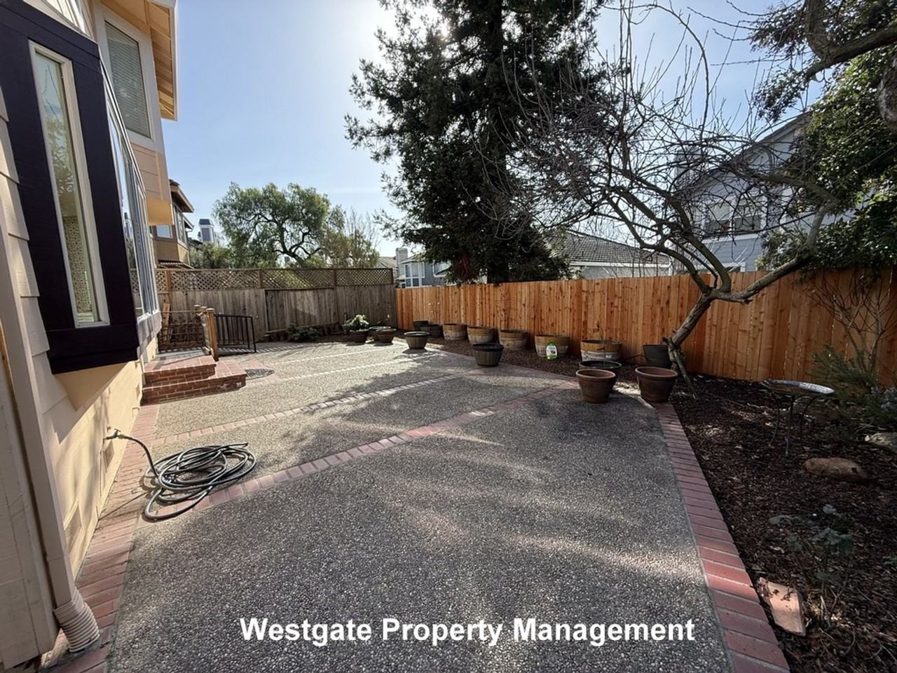 545 Almanor St - Photo 5 of 25