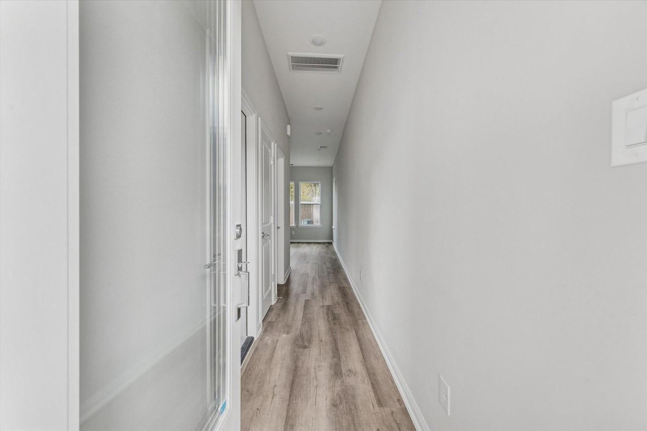9912 Clark Canyon Ln - Photo 2 of 25