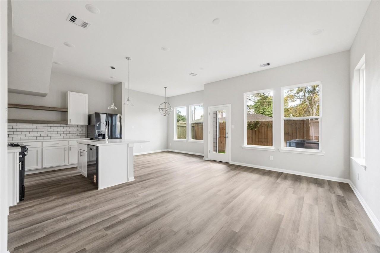 9912 Clark Canyon Ln - Photo 3 of 25