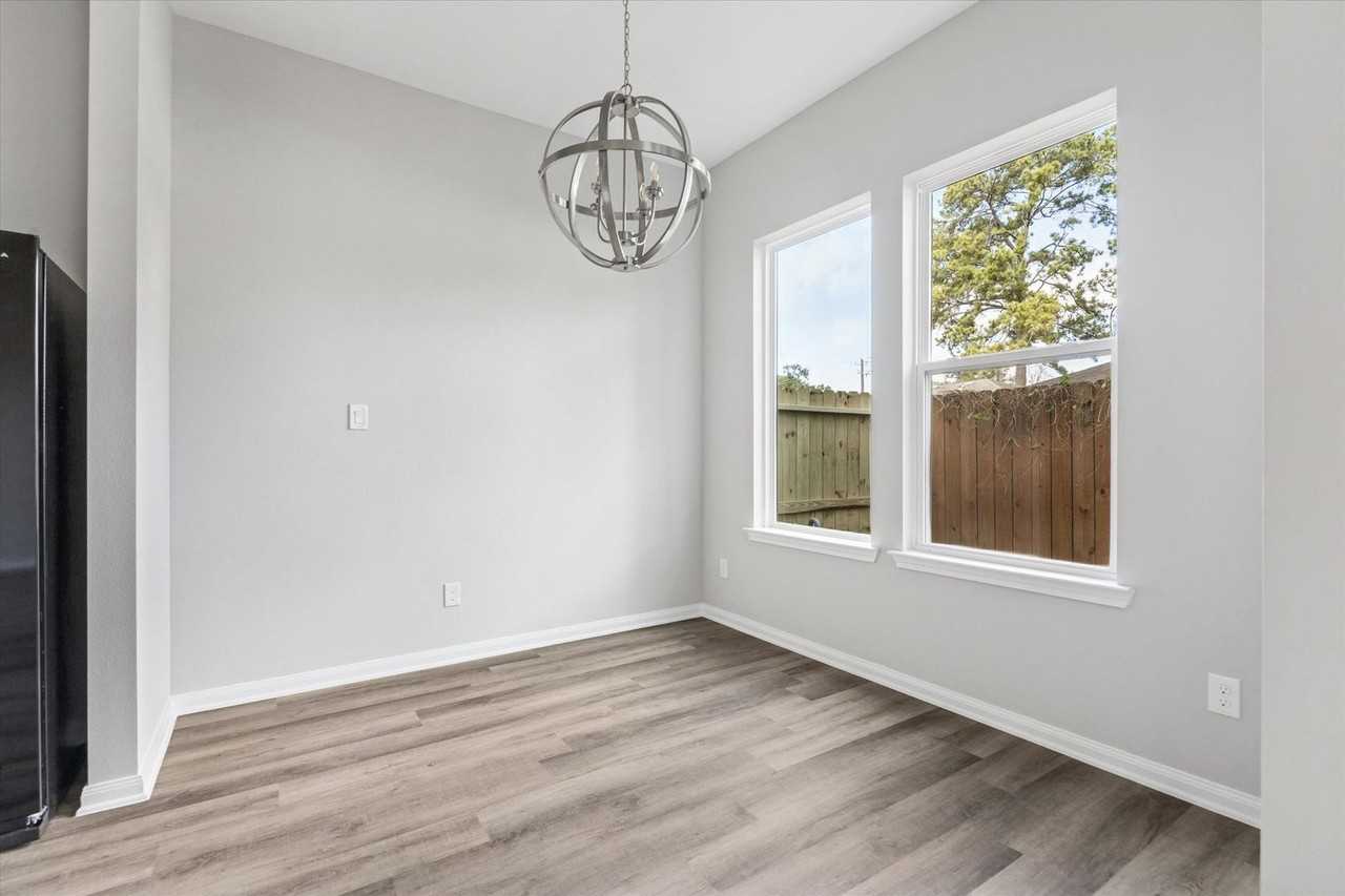 9912 Clark Canyon Ln - Photo 4 of 25