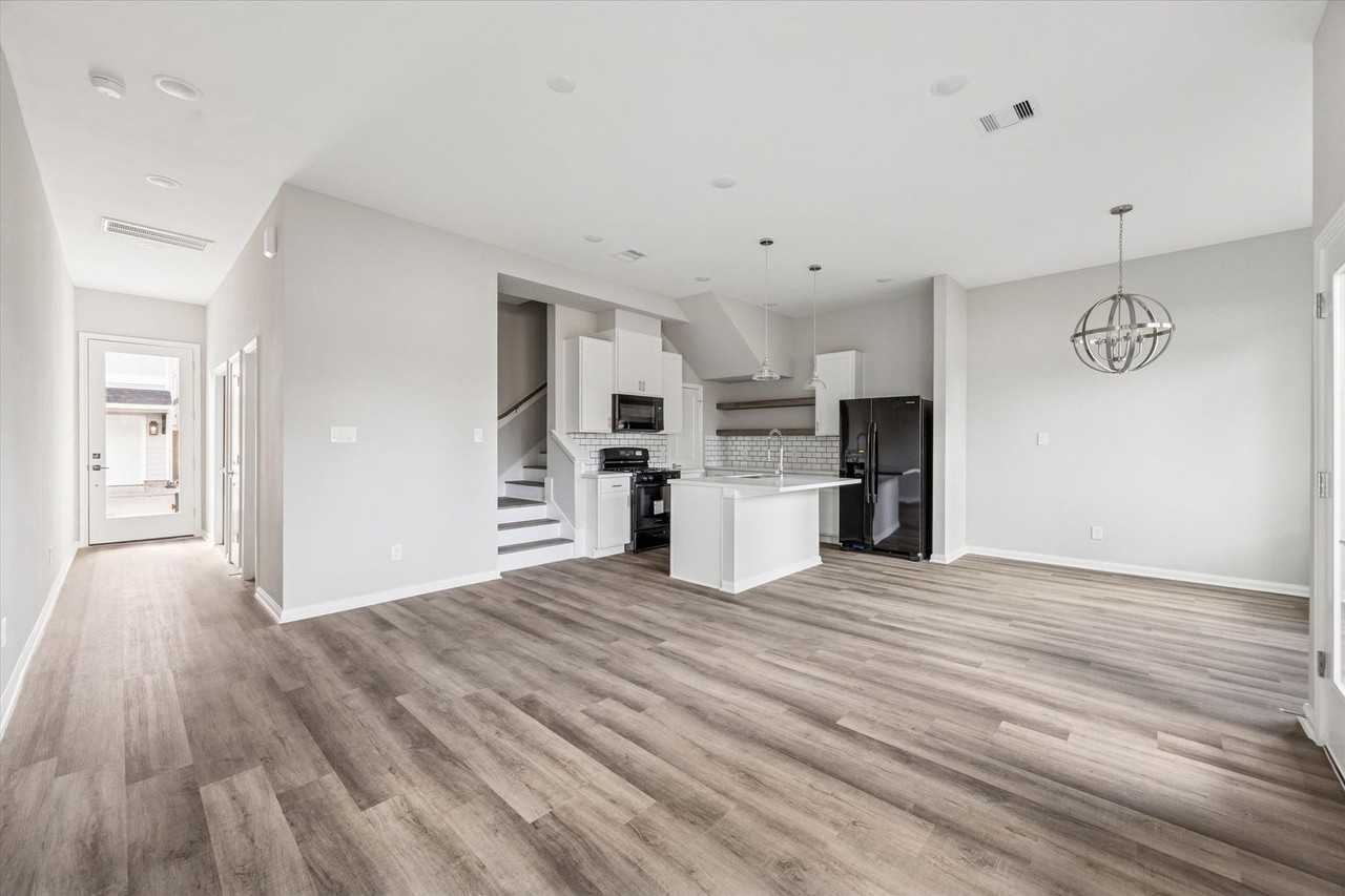 9912 Clark Canyon Ln - Photo 5 of 25