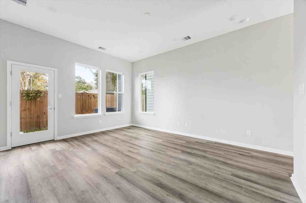 9912 Clark Canyon Ln - Photo 6 of 25