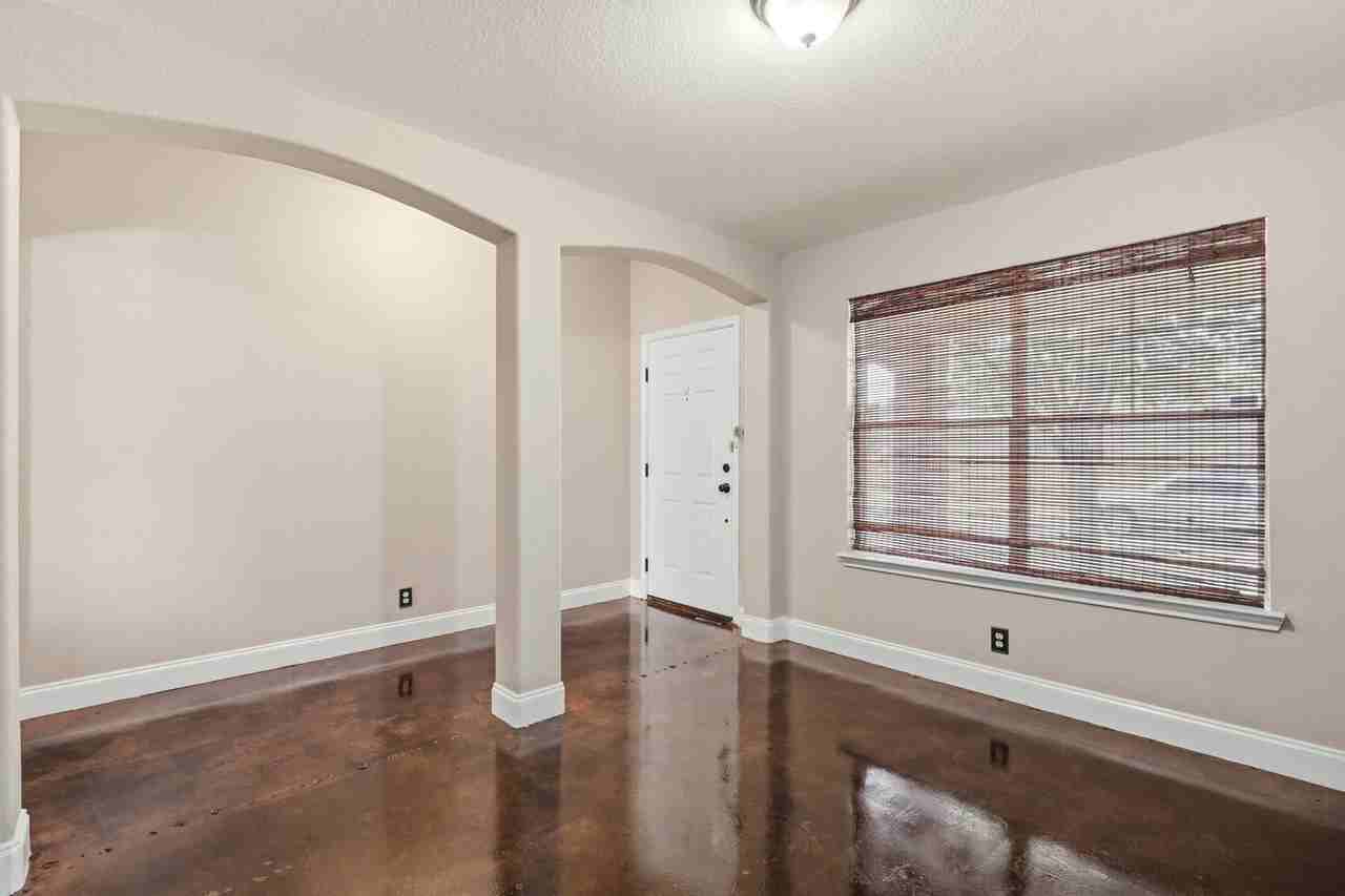 1718 Guilford Ct - Photo 3 of 20