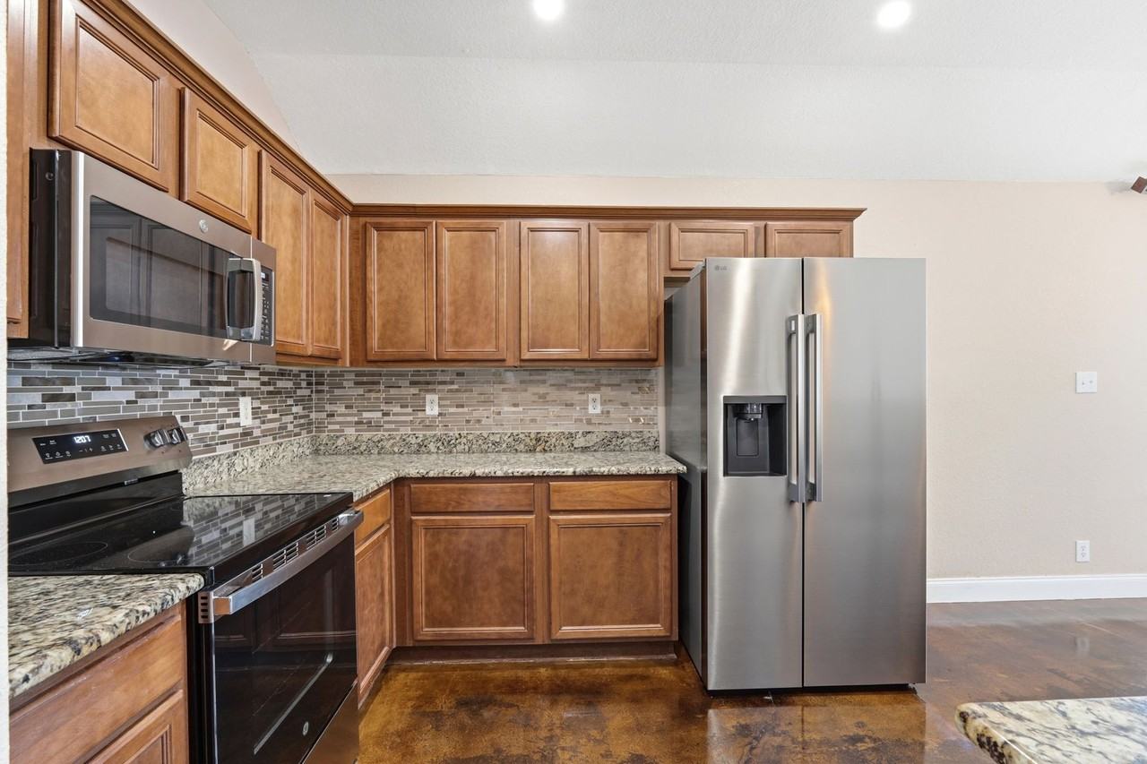 1718 Guilford Ct - Photo 4 of 20