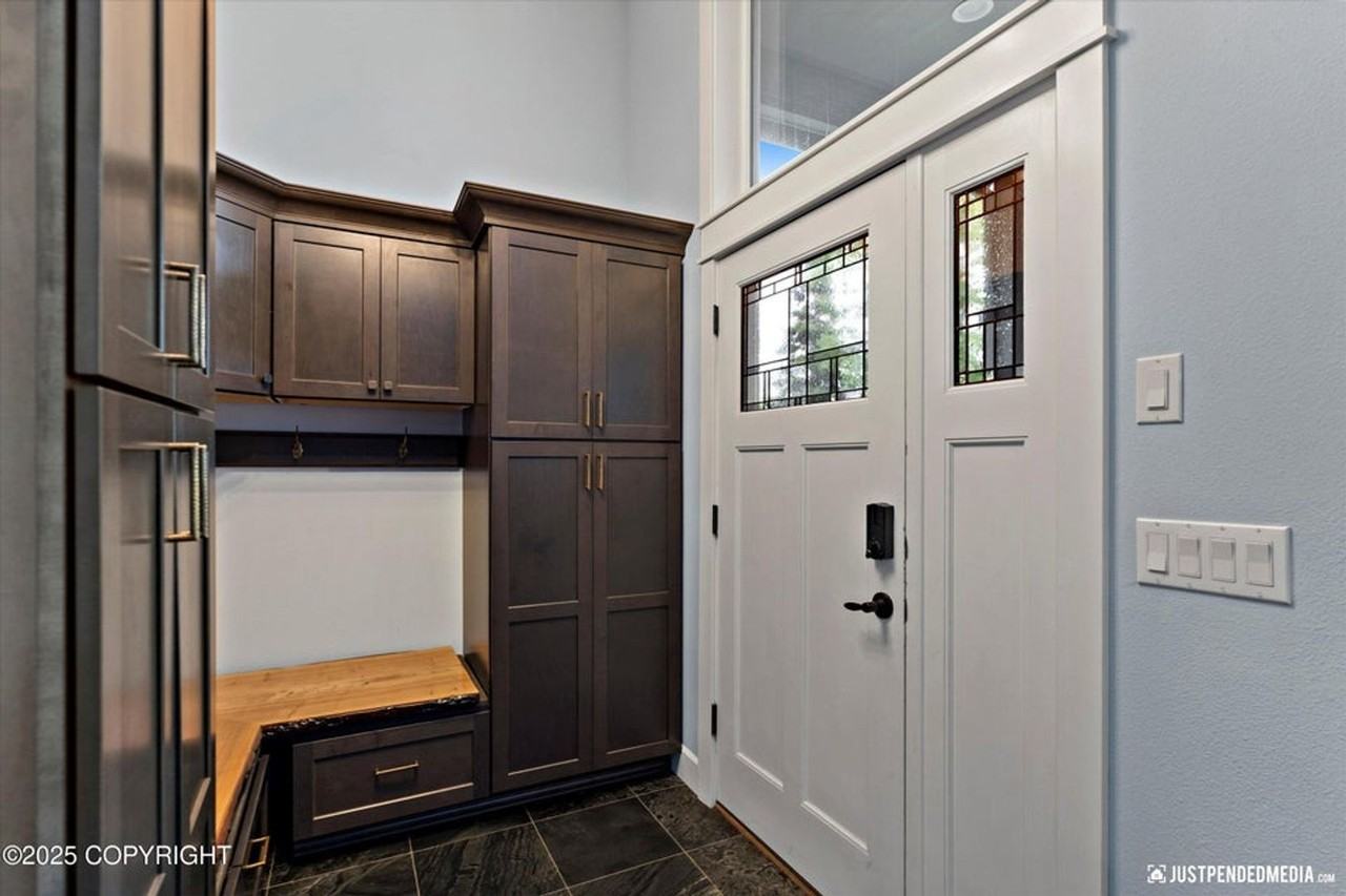 5026 Heritage Heights Dr - Photo 2 of 27