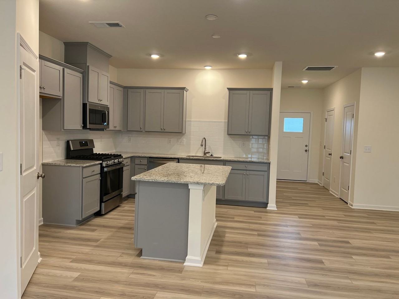 7131 Bentz St - Photo 5 of 15