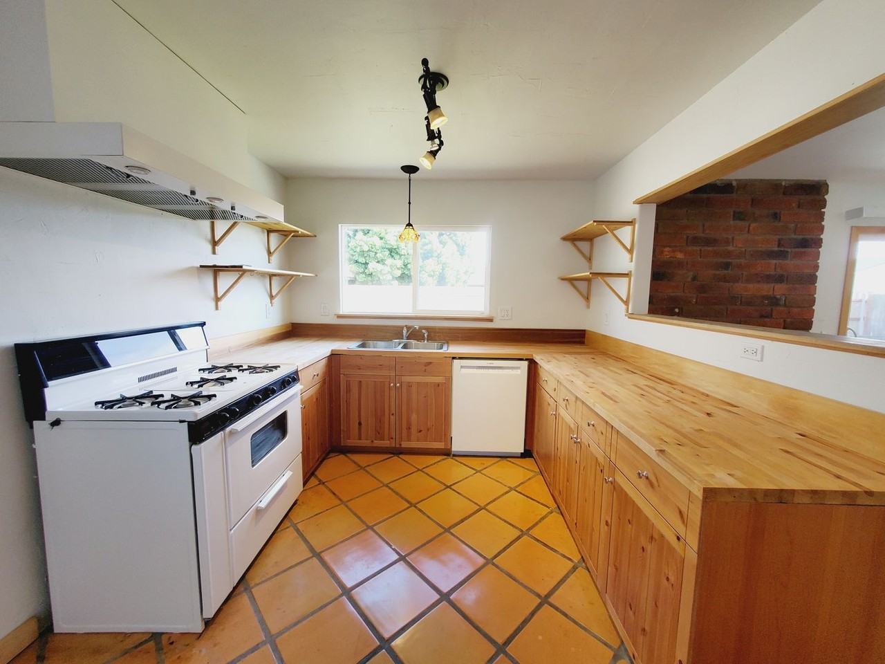 2344 Jardin Dr - Photo 5 of 17