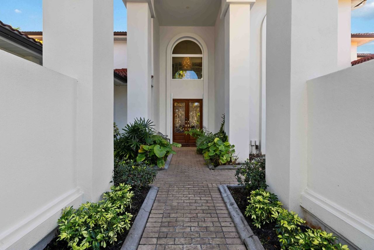 4048 Las Palmas Way - Photo 2 of 50