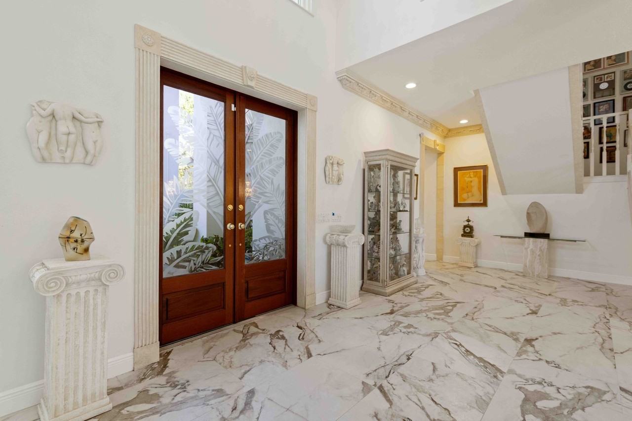 4048 Las Palmas Way - Photo 3 of 50