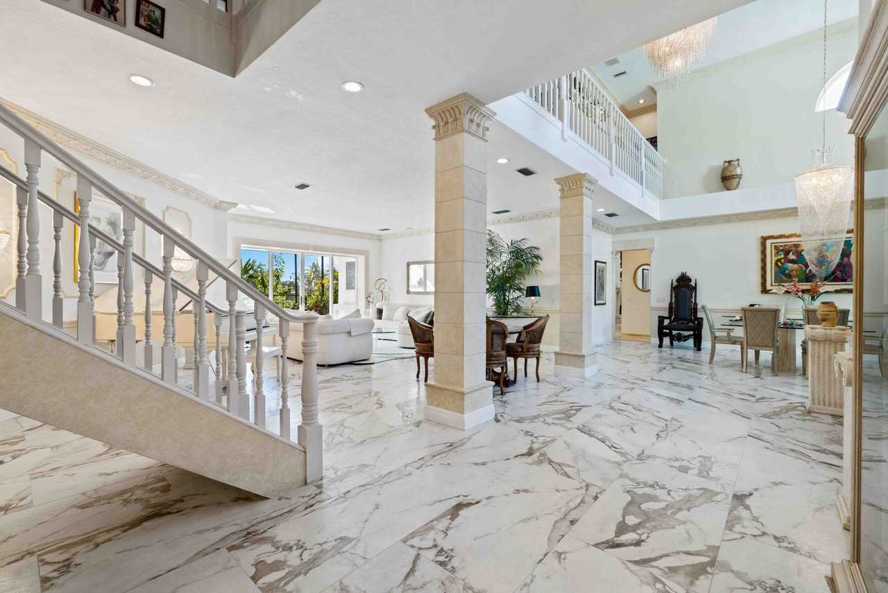 4048 Las Palmas Way - Photo 4 of 50