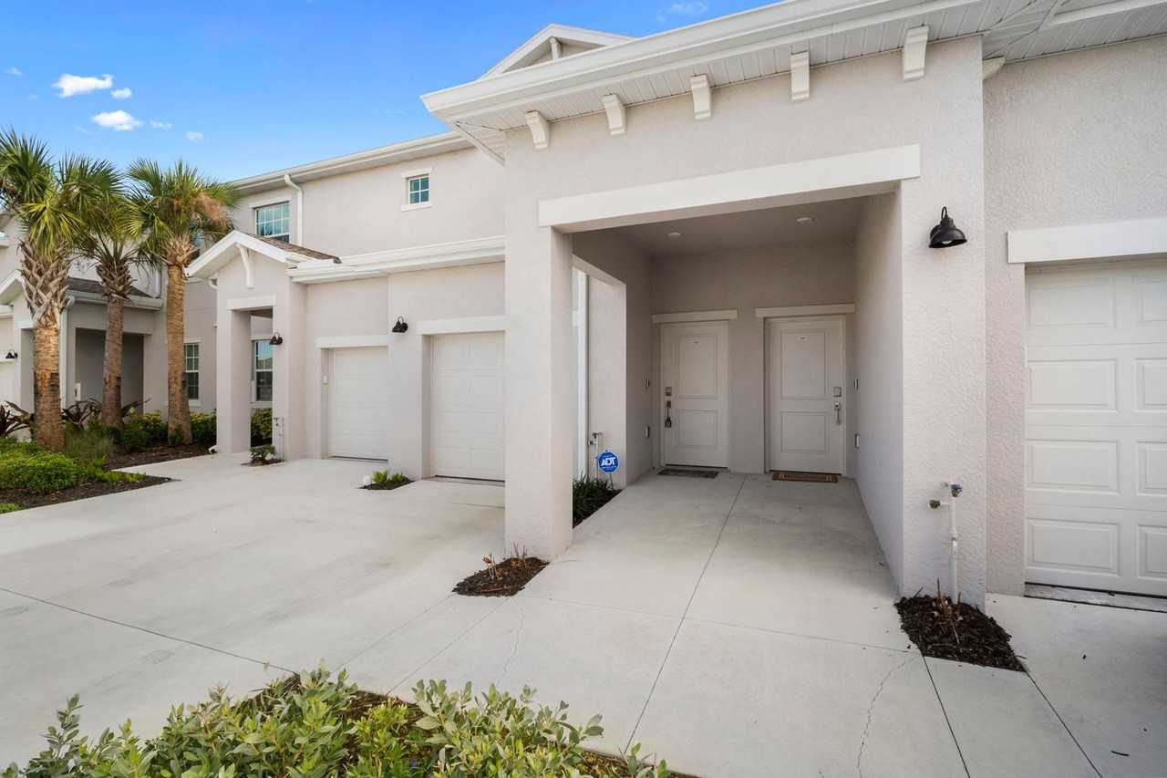 20660 Hazelnut Ct - Photo 3 of 37