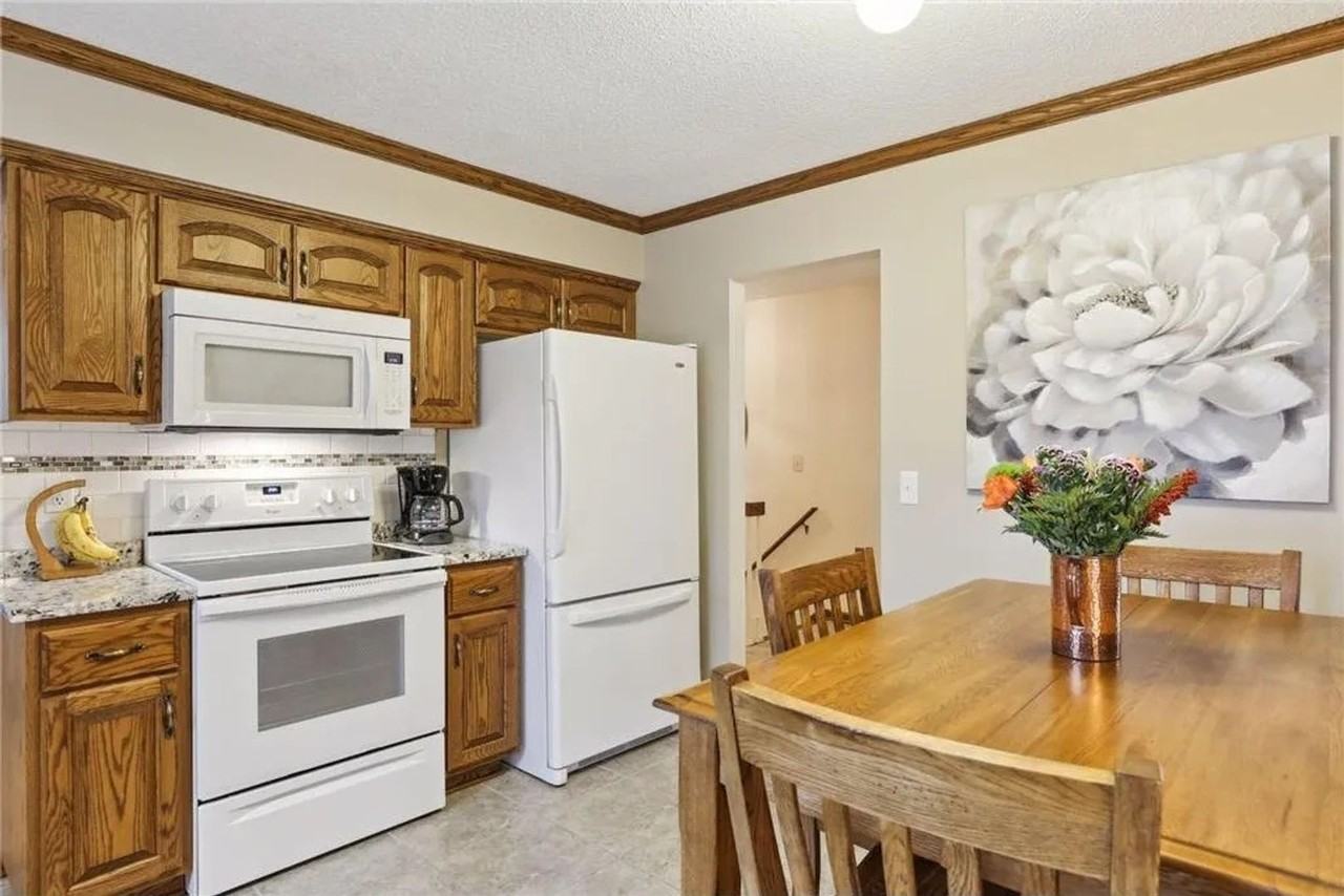 7181 Braemar Ln - Photo 4 of 16