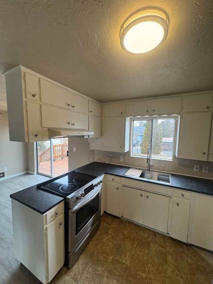 1407 S 20th Ave - Photo 3 of 12