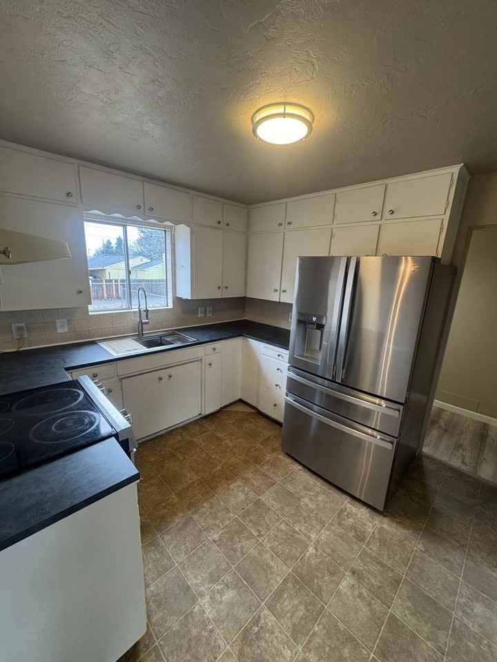 1407 S 20th Ave - Photo 6 of 12