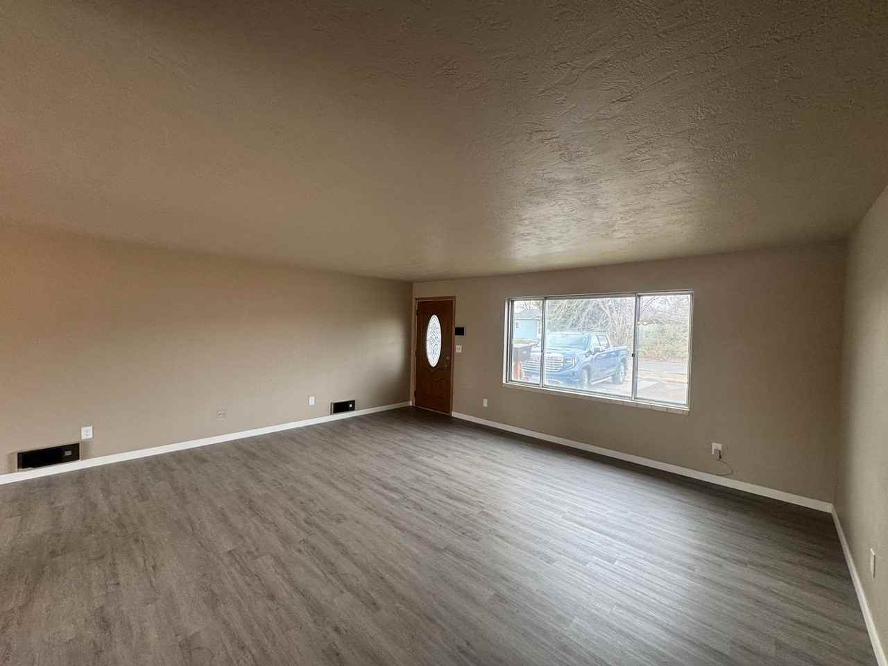 1407 S 20th Ave - Photo 7 of 12