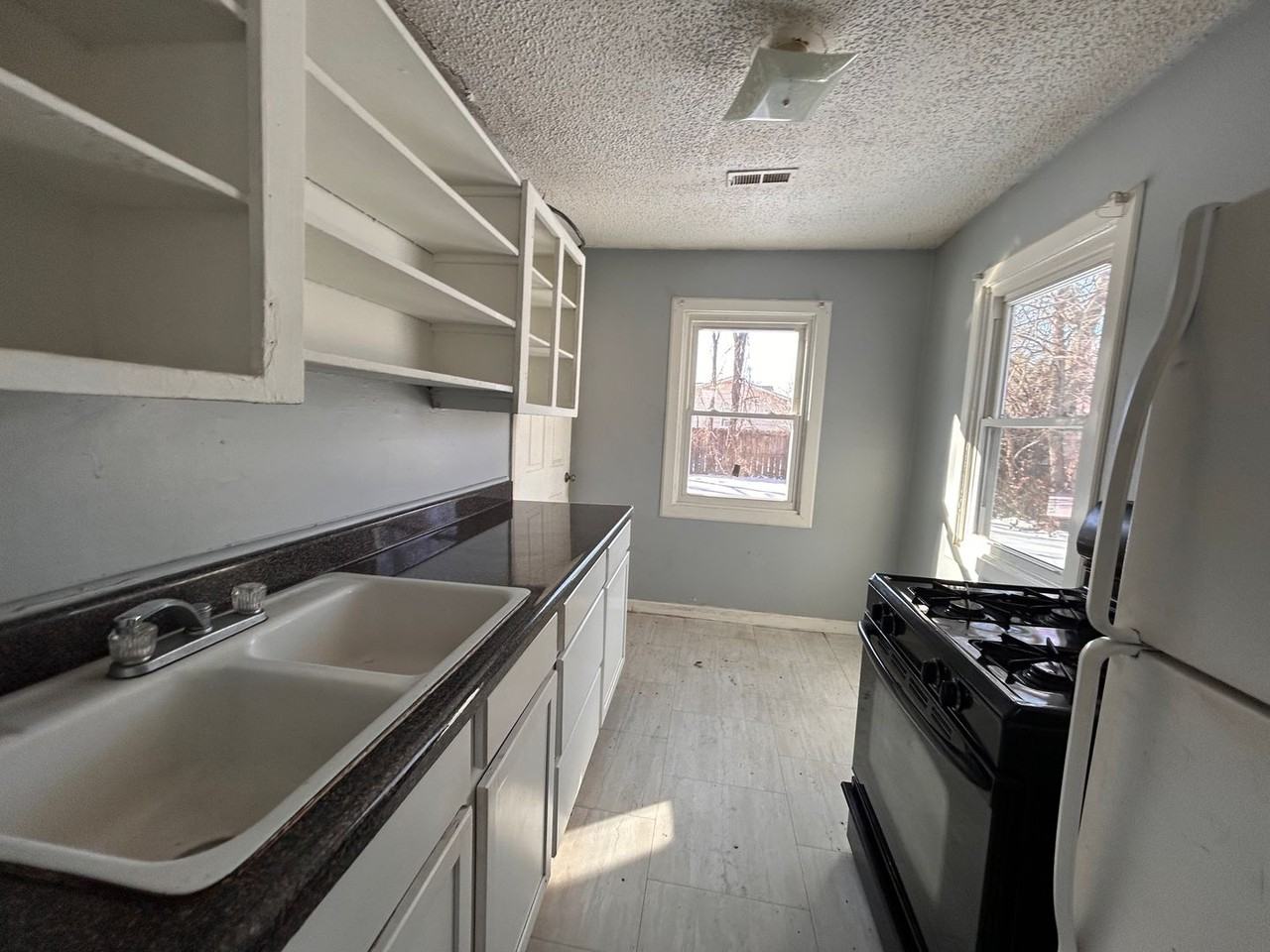 4601 S Brookhaven St - Photo 3 of 7